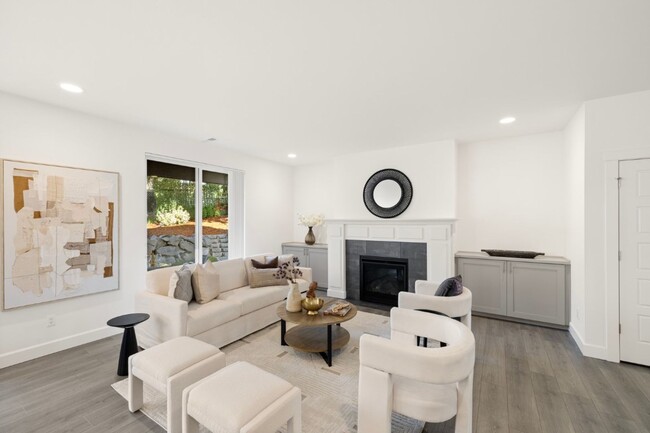 Building Photo - 4Bd/3.5Ba Covington House