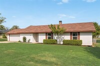 Building Photo - 407 Cocopa Dr W