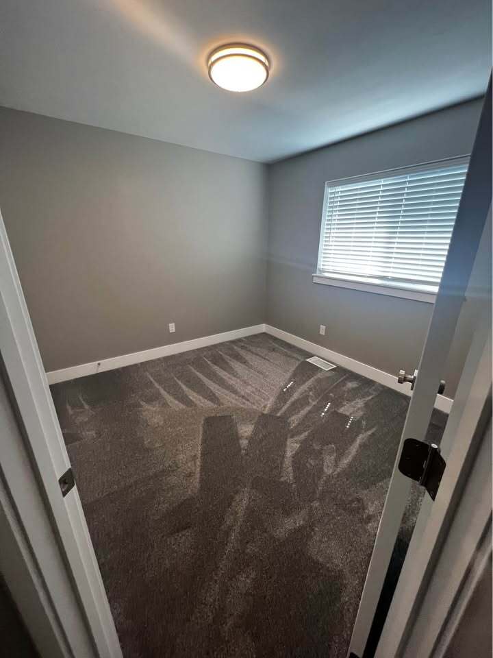 Building Photo - 10656 N 36th E