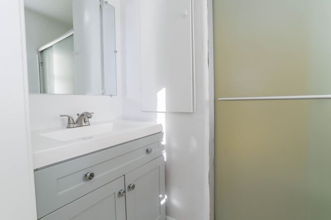 Building Photo - 5422 Lake Underhill Rd