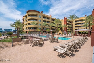 Building Photo - 945 E Playa Del Norte Dr