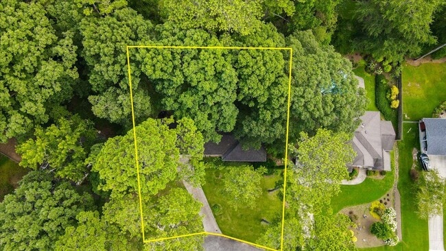 Building Photo - 2038 S Akin Dr