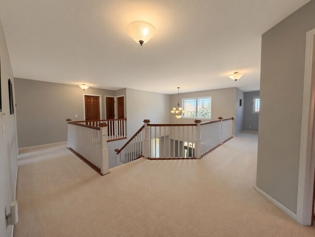 Building Photo - Rare executive rental in chanhassen! 5 beds no upgrade left behind!!!