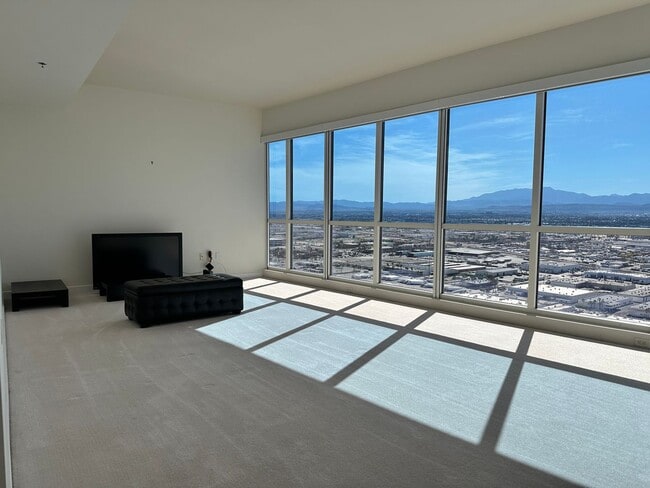 Building Photo - 2bd/2ba Condo - Modern High-Rise Living in the Heart of the Las Vegas Strip
