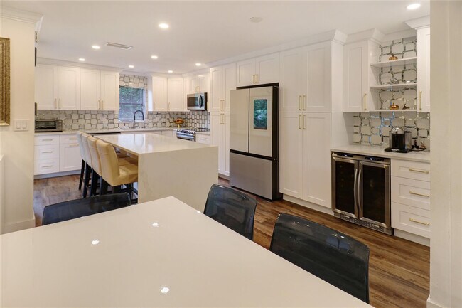 Building Photo - 9390 SW 61st Way