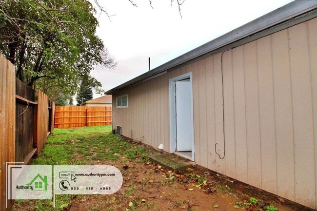 Building Photo - 3120 Pioneer Ln