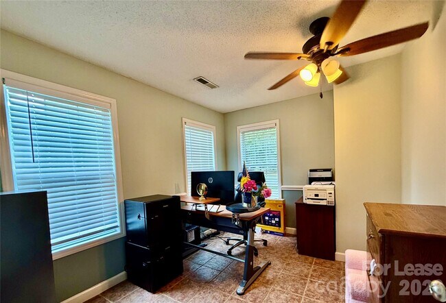 Building Photo - 2809 Faircroft Way