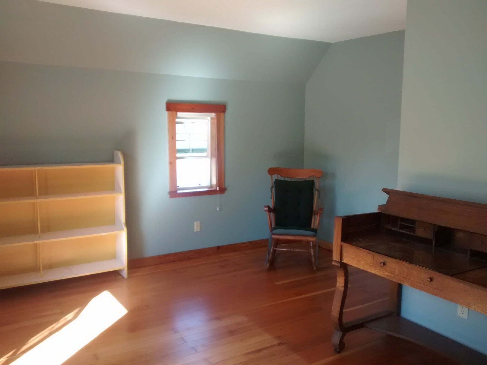 upstarirs bedroom 1 - 819 Donovan Ave