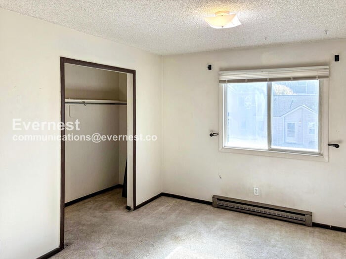 Building Photo - 3005 Ross Dr