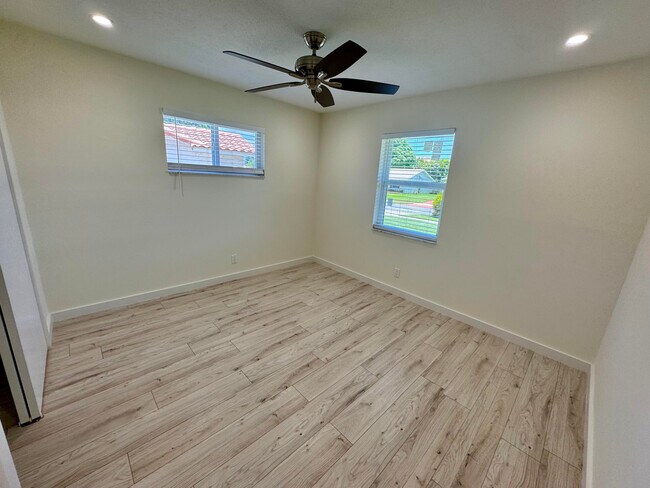 Building Photo - 401 SE 34th Ave