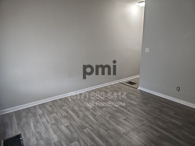 Building Photo - 114 Adler St