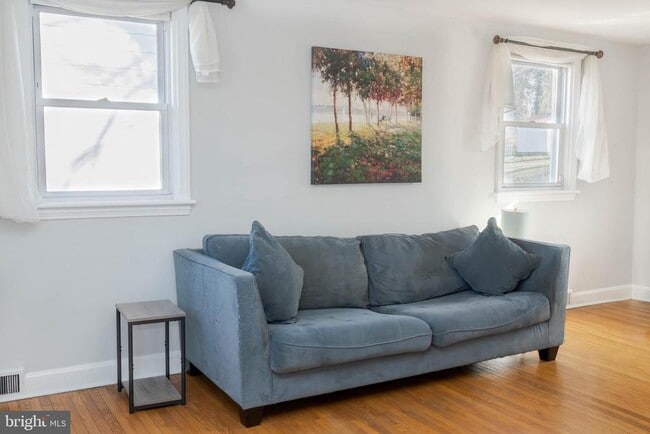 Building Photo - 209 Elm Ave