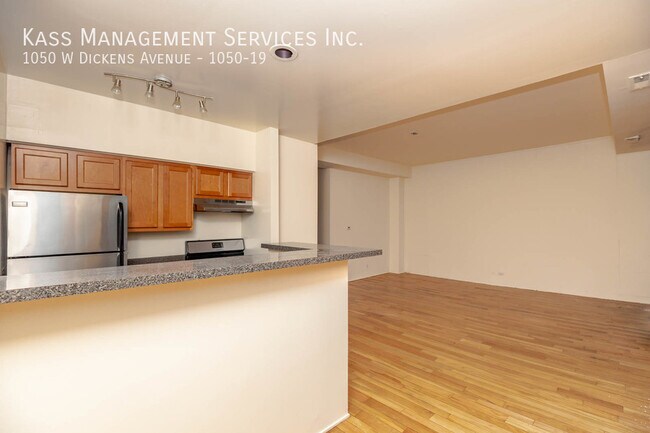 Building Photo - 1050 W Dickens Ave