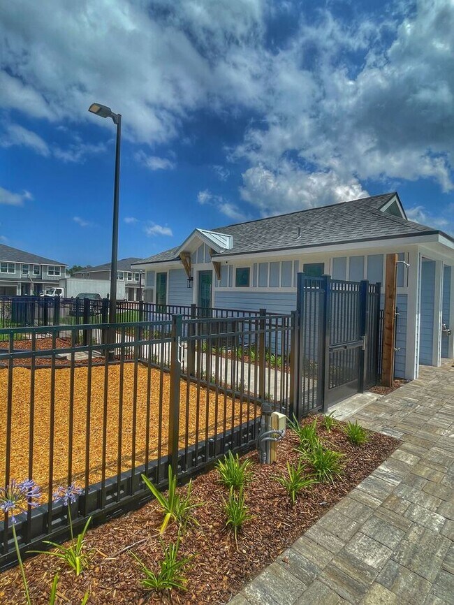 Building Photo - NEW Lower Rental Rate Leasing Special: Mar...