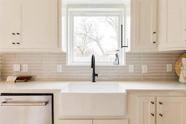 Building Photo - 4 Bedroom 2.5 Bath 2 Car Garage in Quail C...