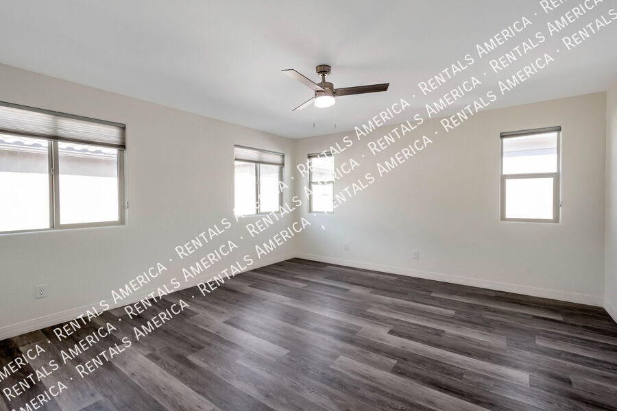 Building Photo - 1540 N Balboa