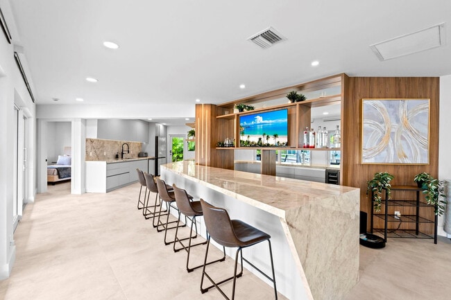 Building Photo - 1725 NE 23rd Ave