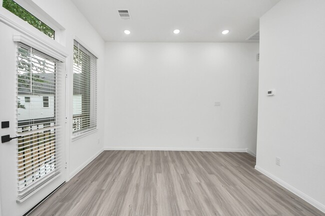 Building Photo - 5103 Mallow St