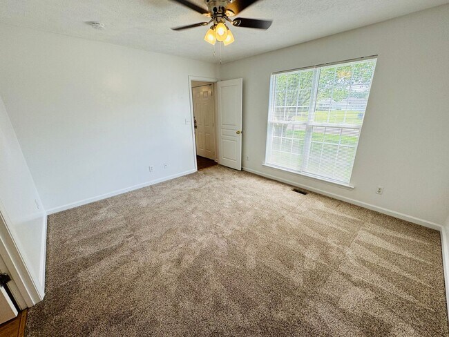 Building Photo - For Lease - 3 Bed, 2 Bath, 1400sqft Home i...