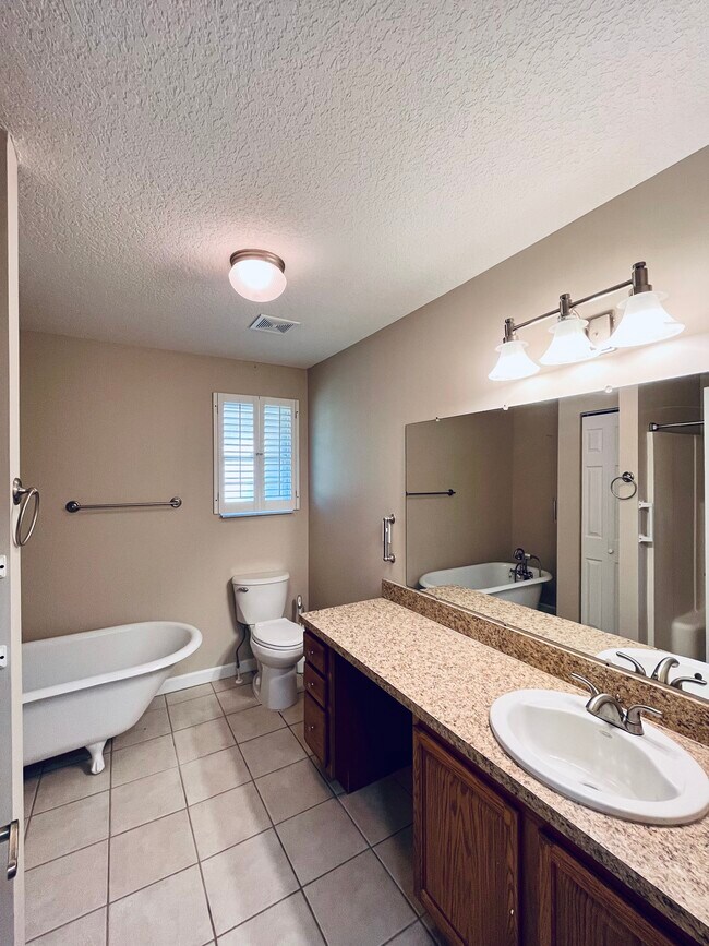 Building Photo - 273 Hollywood Forest Dr