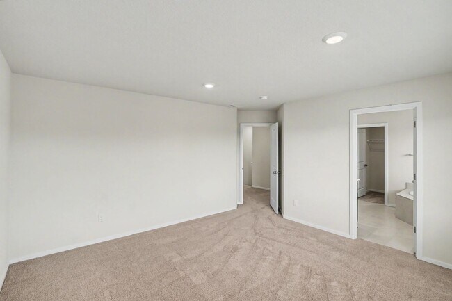 Building Photo - 4 Bed (plus BONUS ROOM), 2.5 Bath Newer Home in NE Salem