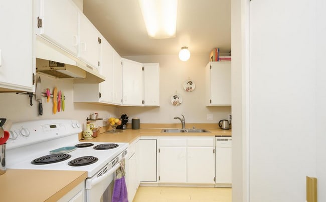 Building Photo - Elevate your Lifestyle!, Close to Everythi...