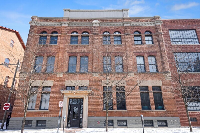 Building Photo - 570 S Front St