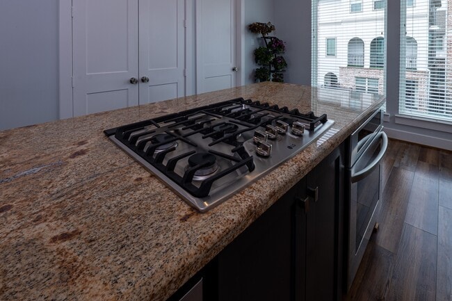 Building Photo - 1318 Reinerman St