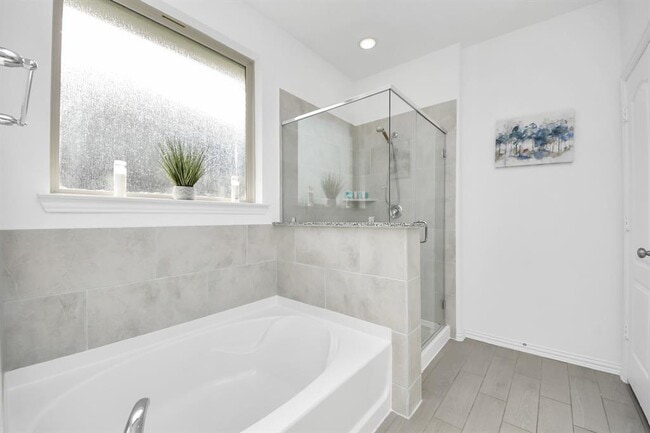Building Photo - 8034 Royal Palm Dr
