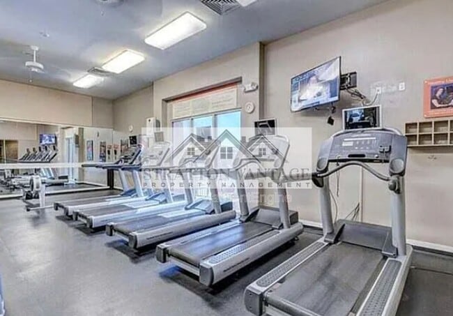 Building Photo - 9562 E Cavalry Dr