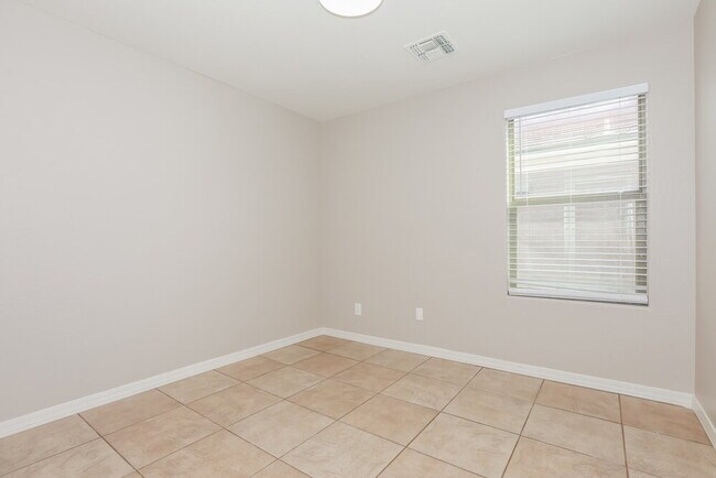 Building Photo - 1977 W Vineyard Plains Dr