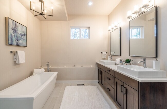 Building Photo - 255 Matterhorn Dr