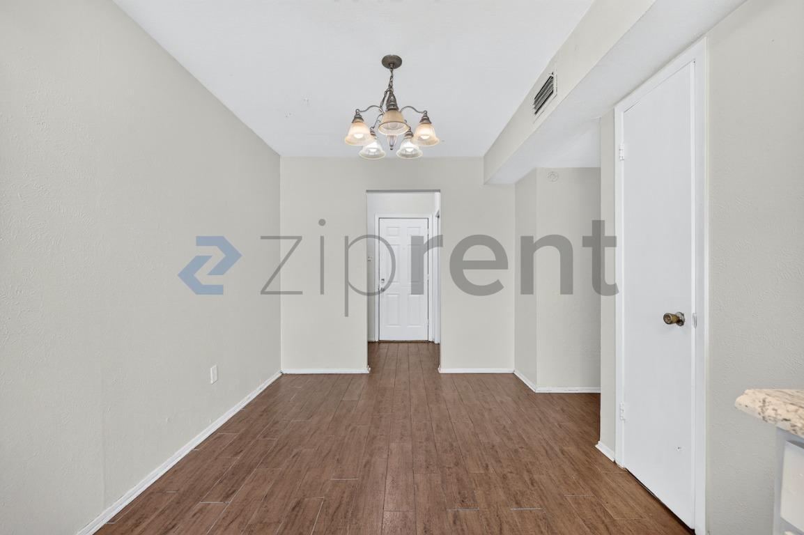 Building Photo - Unit