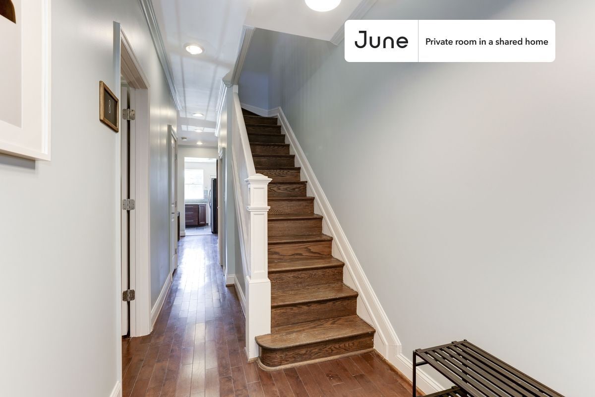 Building Photo - Room in Shared 5 bed/3.5 bath home in Capitol Hill