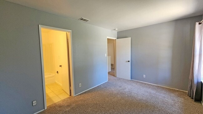 Building Photo - 422 Florin Rd