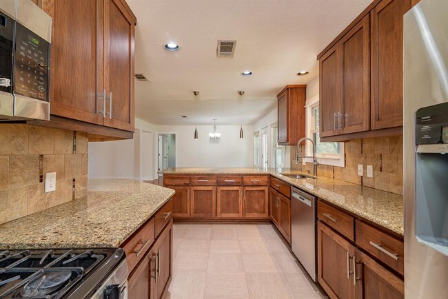 Building Photo - 2503 Homedale Dr