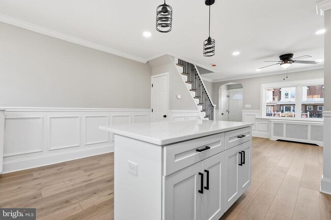 Building Photo - 4313 Teesdale St