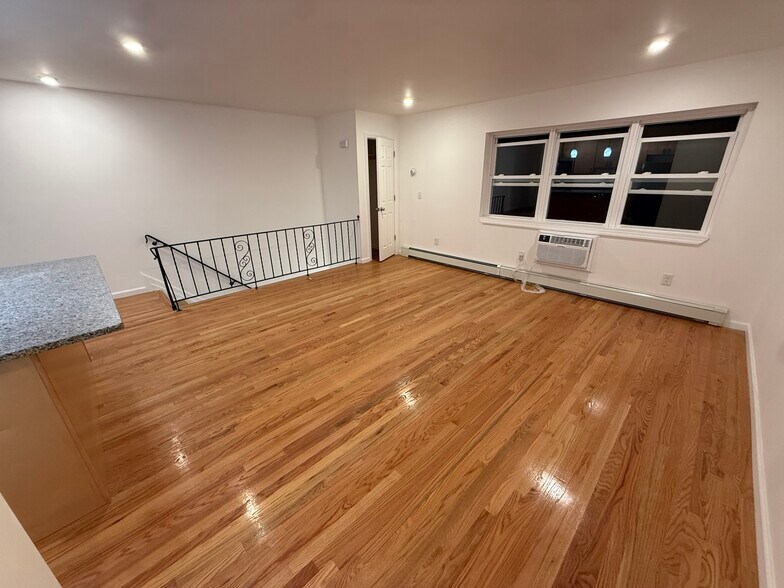 Building Photo - 350 S Wood Ave