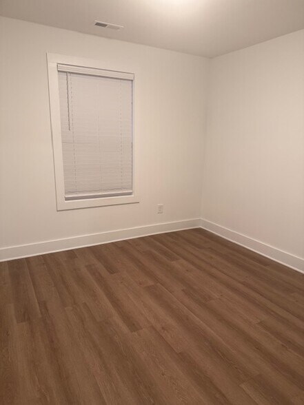 Building Photo - 150 Cherry St