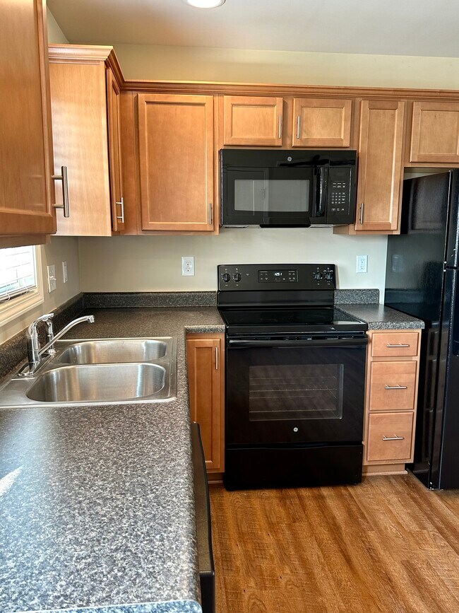 Functional well designed kitchen - 2312-B Belle Ave NE