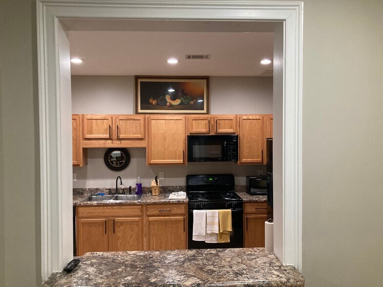 Building Photo - 5516 Ridgemoor Dr