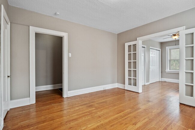 Building Photo - 4958 Walsh St