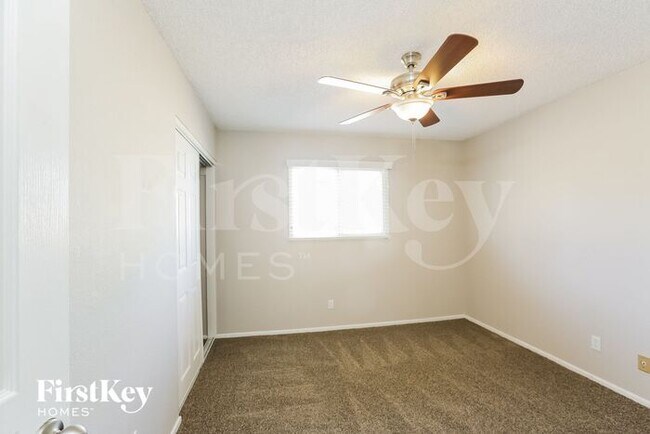 Building Photo - 402 E Dunbar Dr