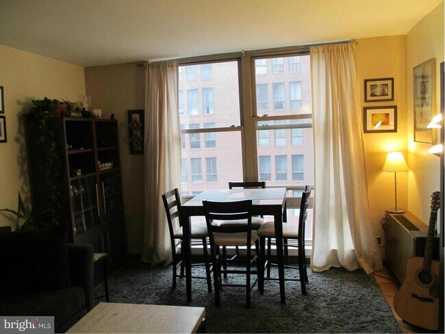 Building Photo - 1260 21st St NW