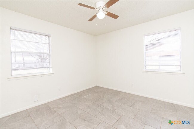 Building Photo - 1513 Janis Dr