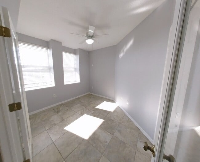 Building Photo - 1200 Country Club Dr