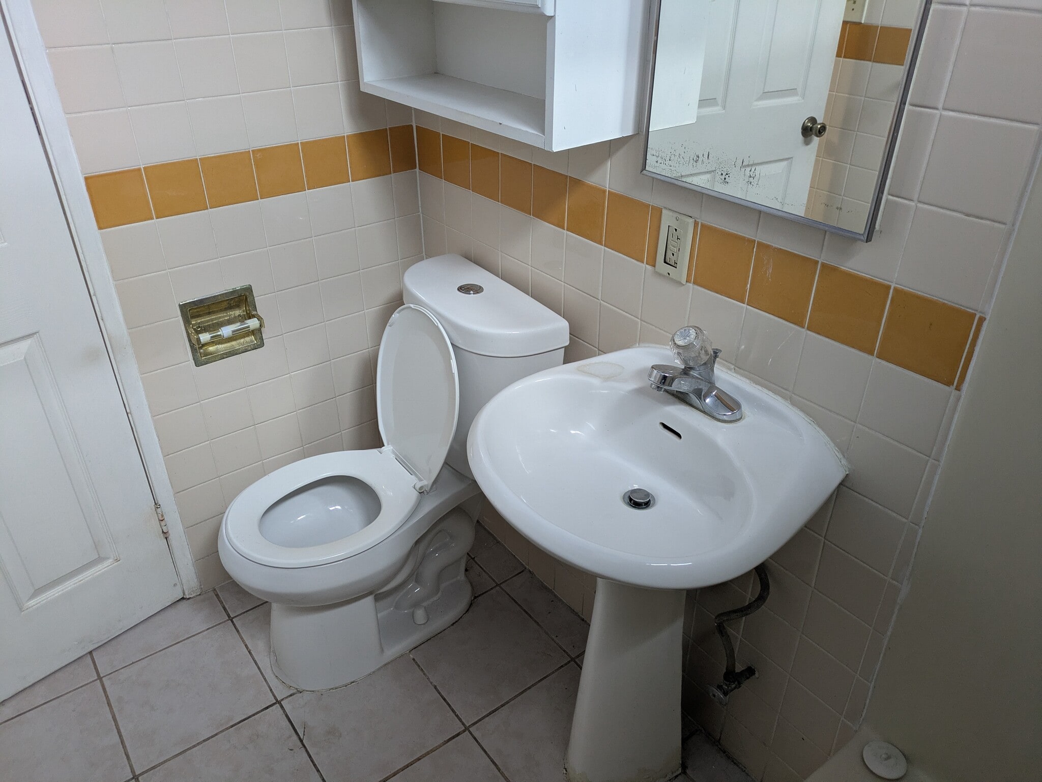 Toilet/Sink - 1125 N Gage Ave