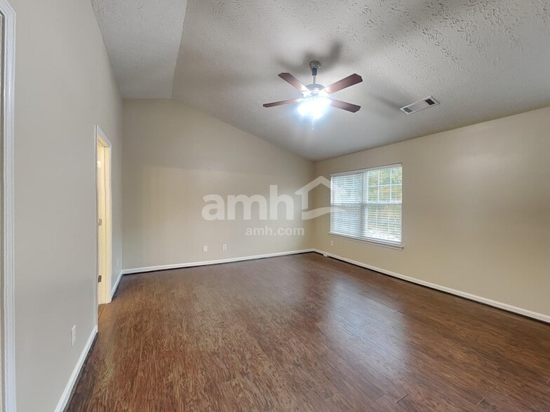 Building Photo - 450 Crested View Dr