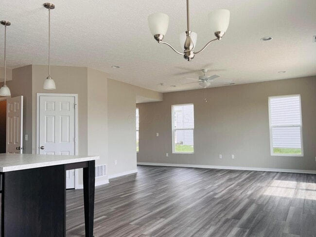 Building Photo - 7101 Unitas Lp