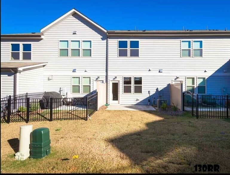 Building Photo - 130 Rubrum Dr